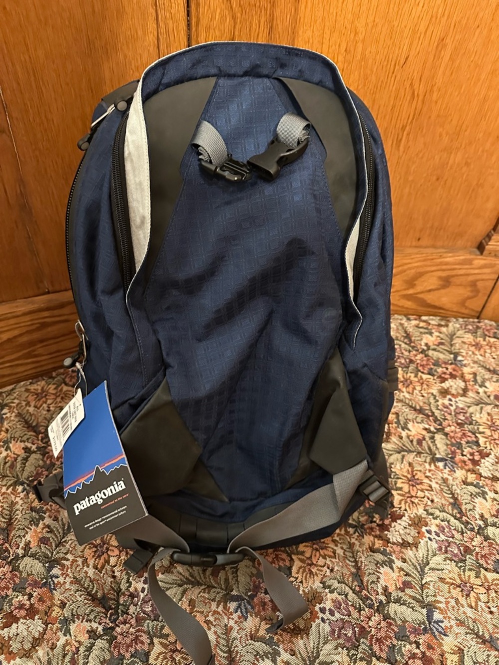 Patagonia Navy Blue Outer Limit Pack Size L with Gray Straps. NWT Ski Carry etc